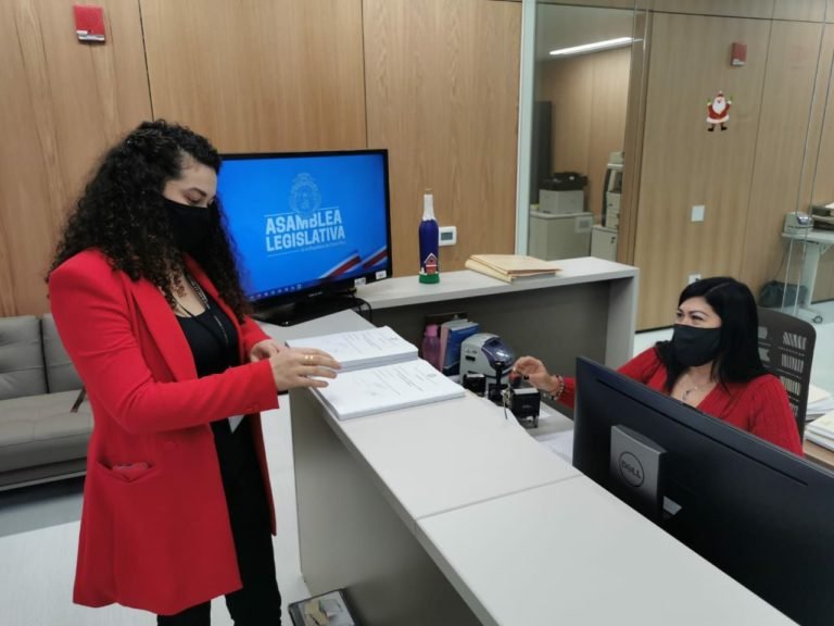 PAC presenta moción para recortar 150 mil millones al Presupuesto Nacional 2021