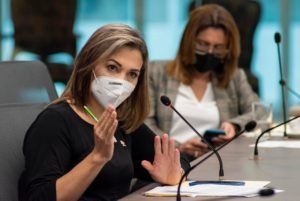 Villegas pide explicaciones a ministras de Trabajo y Educación sobre condiciones laborales de cocineras