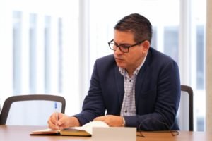 Proyecto para libertad religiosa dará a personas de fe el escudo para proteger su conciencia, señala Alvarado