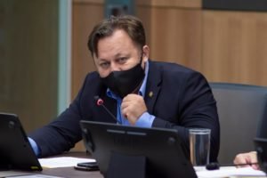 Dolanescu: ¡El gobierno de Carlos Alvarado quiere acabar con la pobreza matando a todos los pobres!