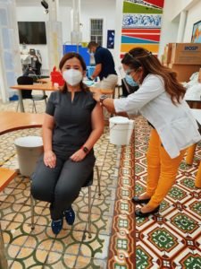 María Luisa Ávila recibe primer dosis de vacuna contra el SARS-CoV2