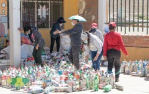 Ecoladrillos, la alternativa para construcciones ecológicas y con impacto social en Bolivia