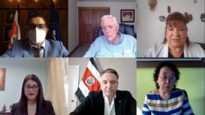 Exministros de Salud aconsejan a Daniel Salas 