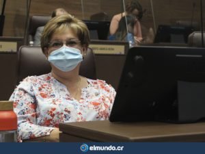 Carlos Alvarado nunca supo manejar al país, asegura Shirley Díaz