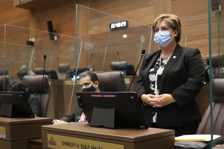 Shirley Díaz y Patricia Villegas exigen renuncia de alcalde de Matina