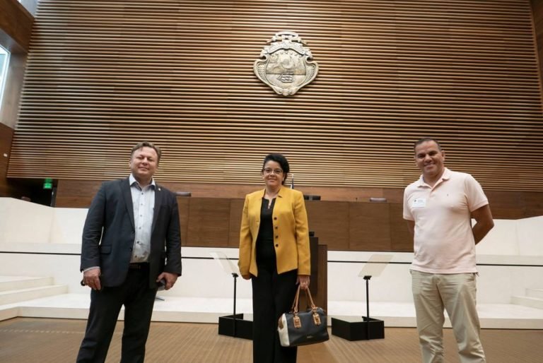 Dolanescu: No podemos abandonar a los adultos mayores, ni invisibilizarlos