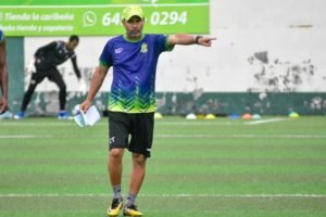 Santos arremete contra Luis Fernando Fallas: “Por eso le va como le va”