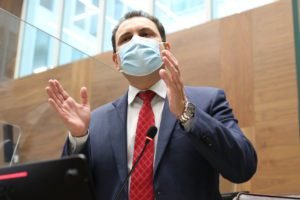 Benavides: Pretender gobernar por referéndum es ilusorio, inviable y jurídicamente imposible