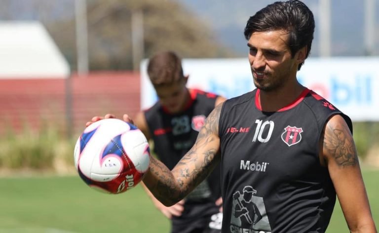 Bryan Ruiz: “Queremos sacar la victoria y quedar en la historia”