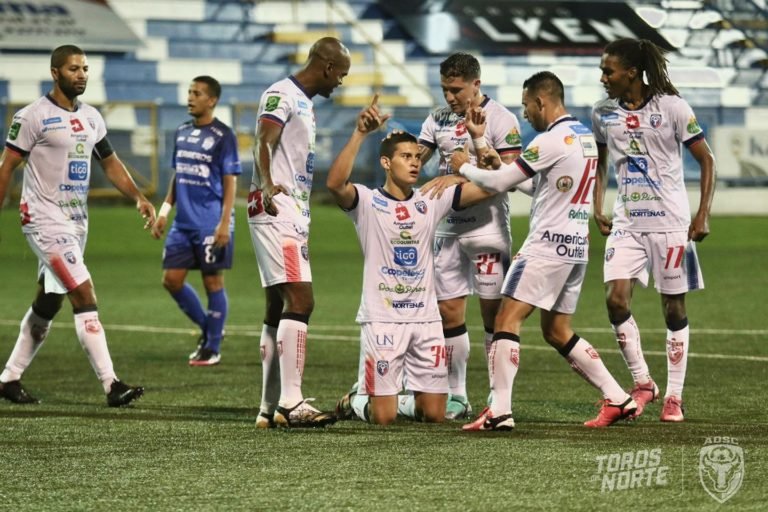 Carlos Martínez: “Un empate creo que bueno, a como se dio el partido creo que fue bastante bueno el esfuerzo de todos”