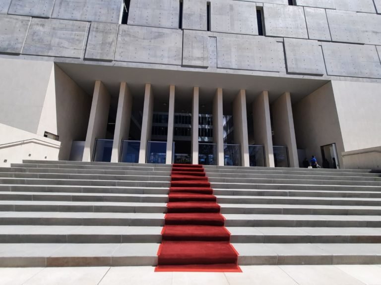Con alfombra roja Plenario se prepara para recibir a presidentes de los supremos poderes