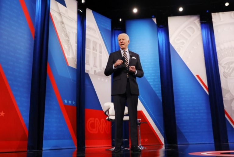 Biden promete acceso generalizado a vacunas contra COVID-19 para fines de julio