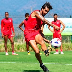 Bernald Alfaro explica lo bien que le hizo a Alajuelense el hecho que Bryan Ruiz tomará el peso el equipo
