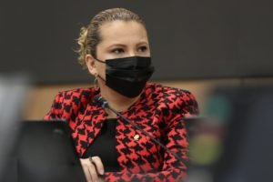 Chan: El Gobierno no entiende que la restricción vehicular hunde más la economía