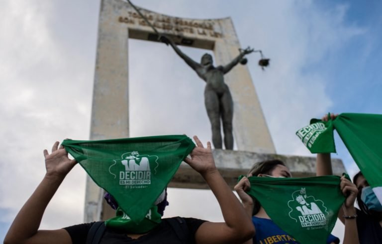 ¿Qué hay detrás de la búsqueda de despenalización del aborto en El Salvador?