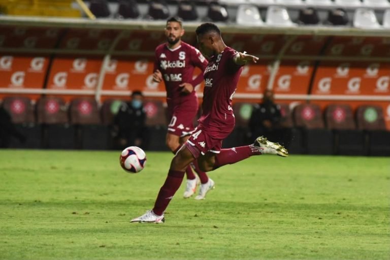 Saprissa encuentra el rumbo con Myers y le sigue el paso a Alajuelense