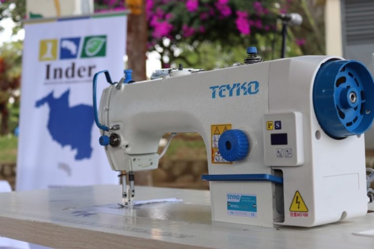 Emprendedoras en textiles de Naranjo aumentarán su producción con equipo industrial