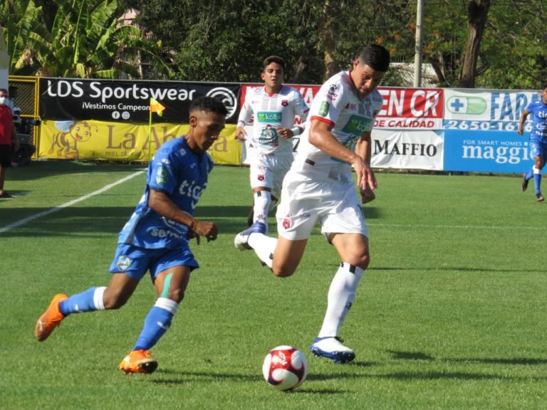 Alajuelense sale con vida de Jicaral y se mantiene invicto en el torneo