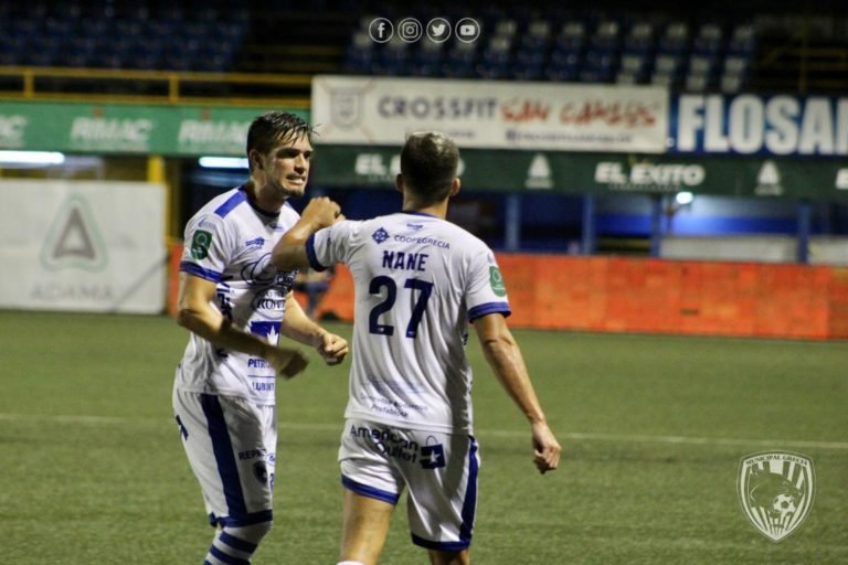 El Municipal Grecia no tuvo piedad de un toro manso