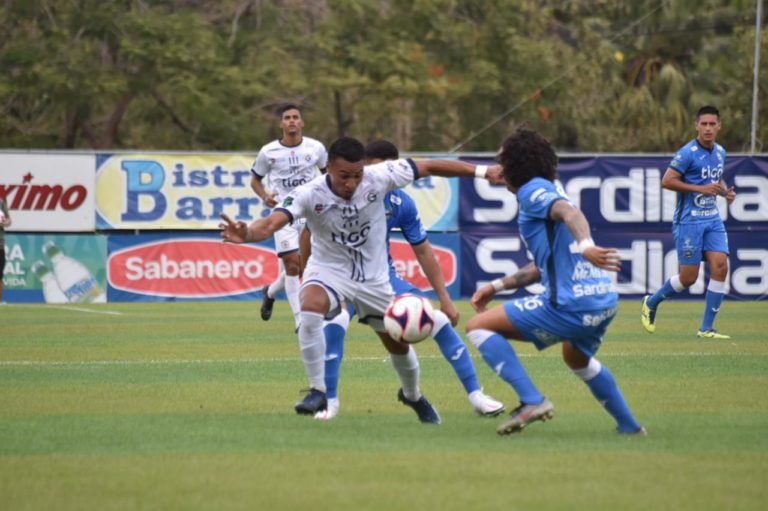 Jicaral aprovecha dos obsequios de Guadalupe y se deja los tres puntos