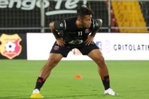 ¿Por qué Alex López tiene problemas con la renovación de su visa y Junior Díaz y Cubero sí lograron hacerlo a tiempo?