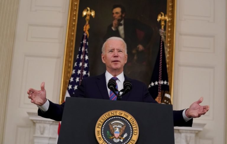 “Mantengan la guardia alta en esta recta final”: advierte Biden sobre la pandemia