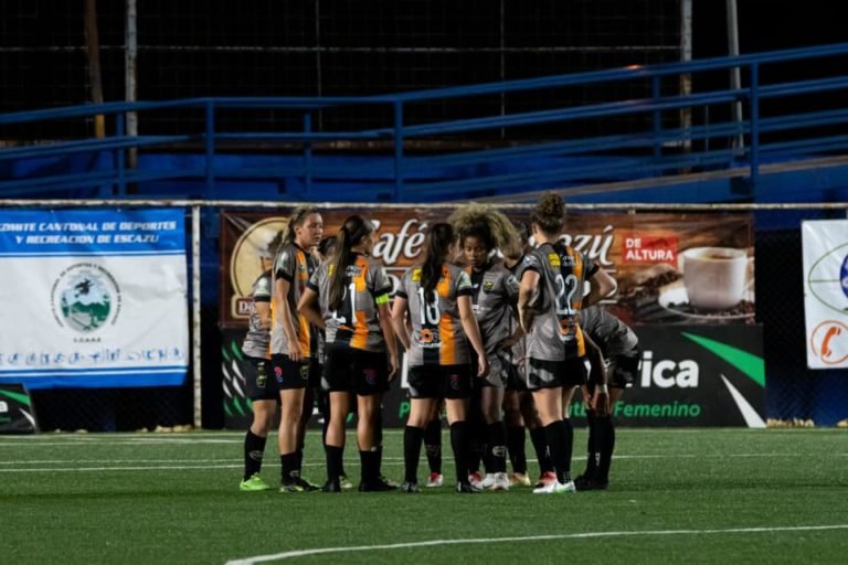 Dimas Escazú aplasta a Coronado y le mete presión a los “populares” del fútbol femenino
