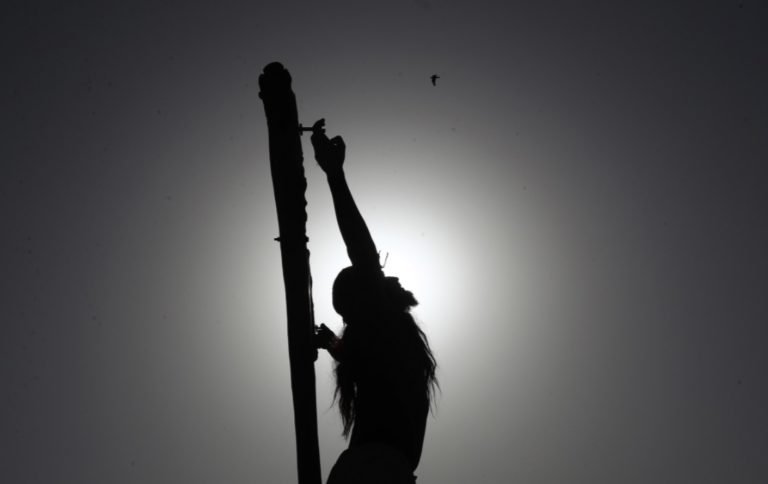 Cristianos celebran otro Viernes Santo marcado por el virus