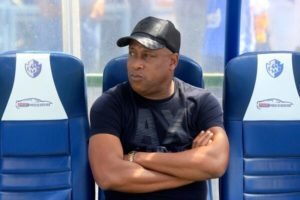 Dirigencia de Sporting evalúa el futuro de Hernán Medford