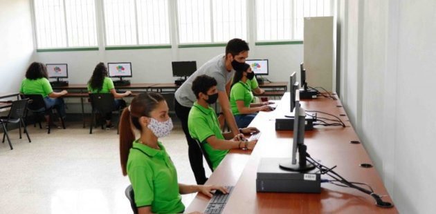 Más de 400 escuelas se beneficiarán con acceso a herramientas digitales de primer mundo