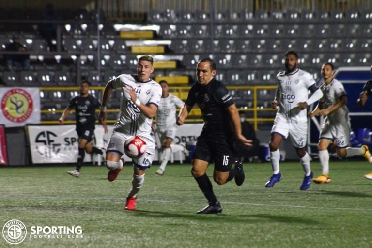 José Giacone con un Sporting en el sótano: “Este tipo de arbitraje es una doble amargura”