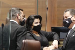 Paola Vega hace llamado a tomar medidas fuertes y no titubear ante crisis hospitalaria