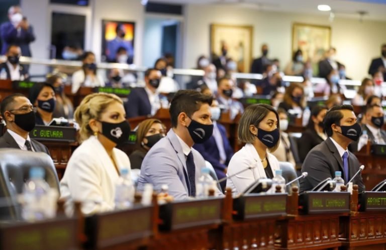 Diputados del PUSC, PLN y PAC condenan destitución de magistrados en El Salvador