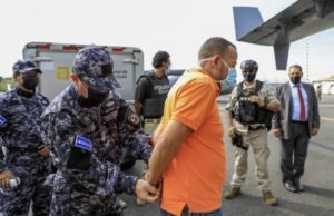 Interpol extradita a El Salvador a suegro de expresidente Mauricio Funes