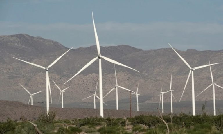 Biden busca disipar dudas sobre potencial de la energía eólica