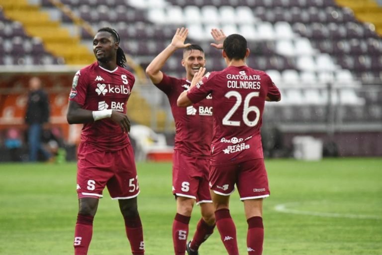 Saprissa supera al Santos para poner un pie en semifinales