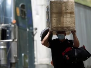 Economista recomienda a comercios negociar vacaciones con colaboradores durante semana de “martillazo”