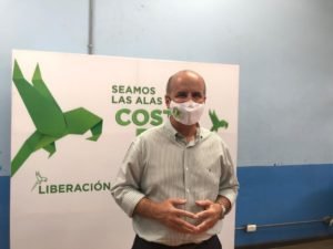 Figueres felicita a Carlos Alvarado por acelerar ritmo de vacunación