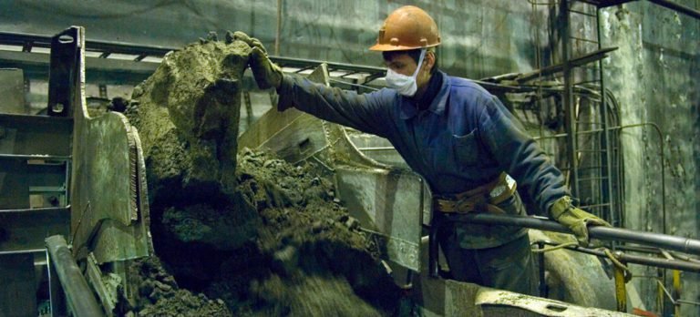 Beneficios de recursos minerales deben llegar a todo el mundo no solo a las élites, afirma Guterres