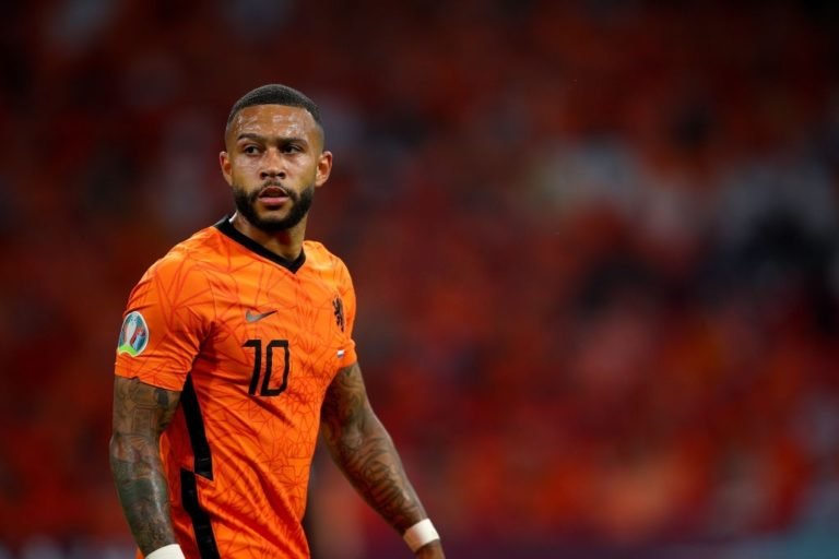 Barcelona suma al holandés Memphis Depay a su ataque