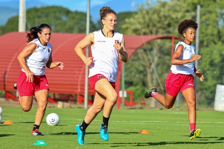 Jennie Lakip se declara impresionada por las instalaciones de Alajuelense