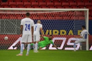 Uruguay y Paraguay sellan su pase a los cuartos de final