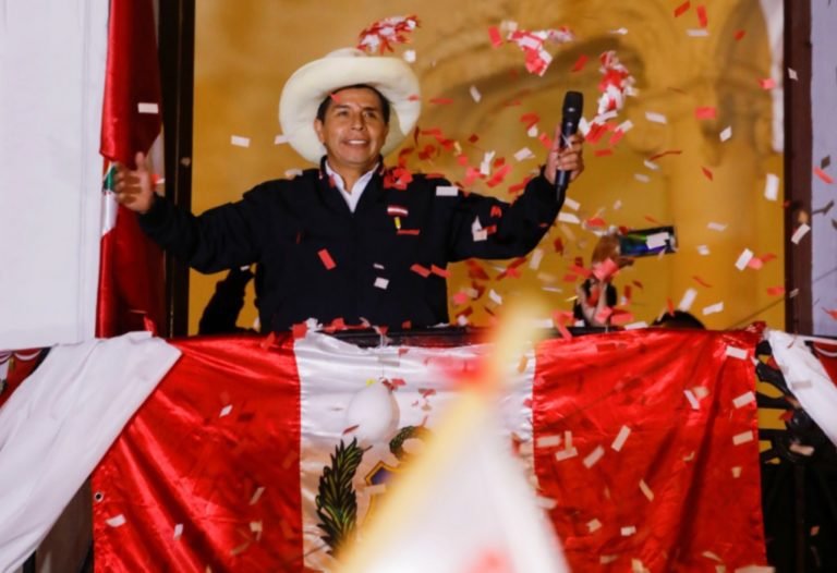 Apretado margen no logra proyectar un nuevo presidente en Perú