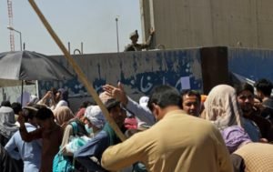 Pentágono: dos explosiones en aeropuerto de Kabul, víctimas civiles y estadounidenses