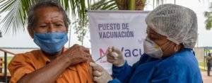 La vacunación contra el COVID-19 de los pueblos indígenas del Amazonas: un objetivo, muchos retos