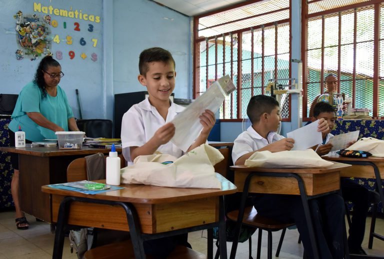 Otra vez a negociar el FEES. Pero esta vez, que la prioridad por fin sea la educación publica primaria y secundaria