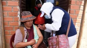 Nuevas disposiciones en Bolivia para acelerar vacunación contra COVID-19