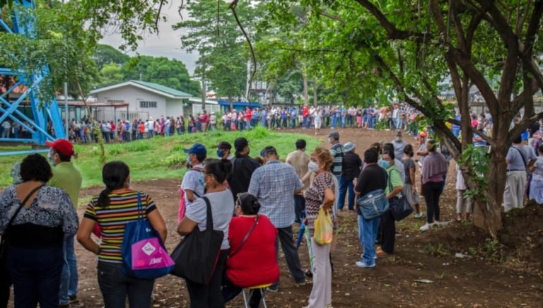 Nicaragua inicia vacunación contra COVID-19 a mujeres embarazadas