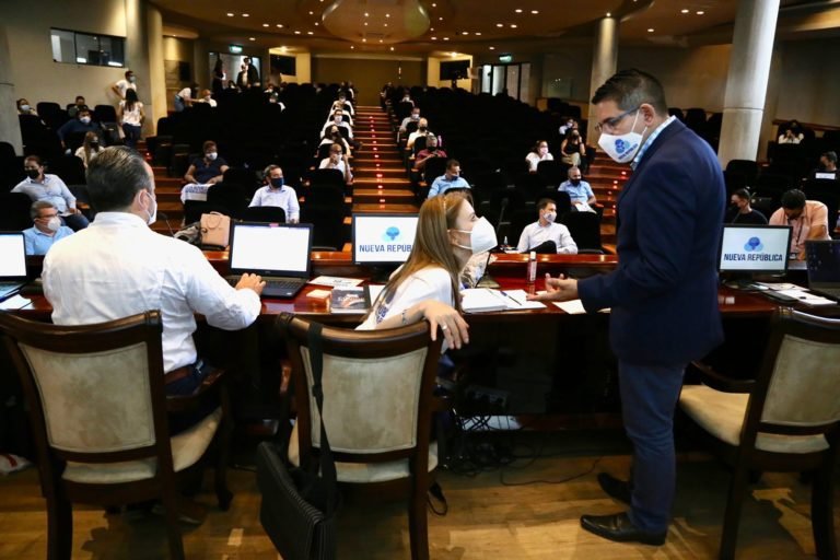 Nueva República ratifica su fórmula presidencial