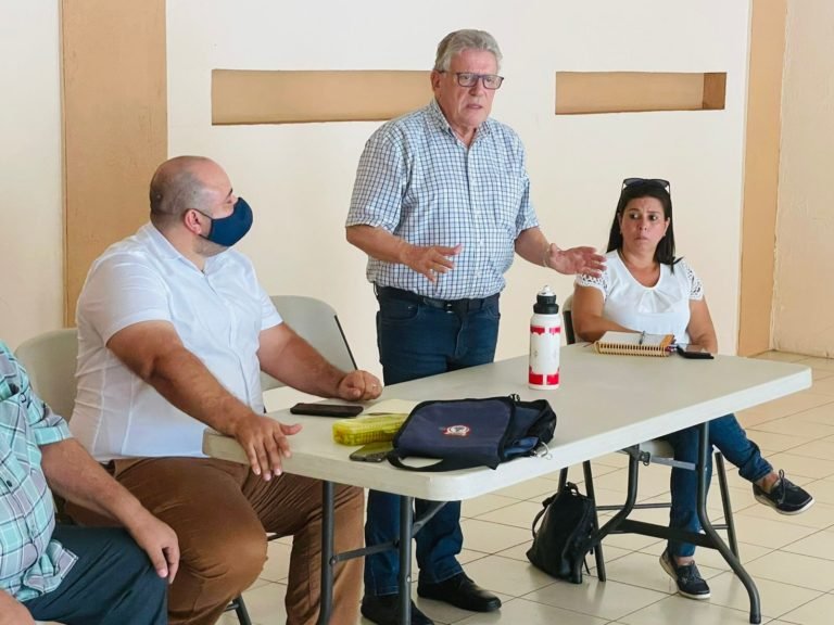 Rolando Araya realiza gira por Guanacaste